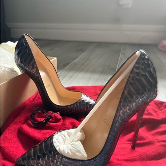 Elegant Black Stiletto Heels - Picture 1 of 3
